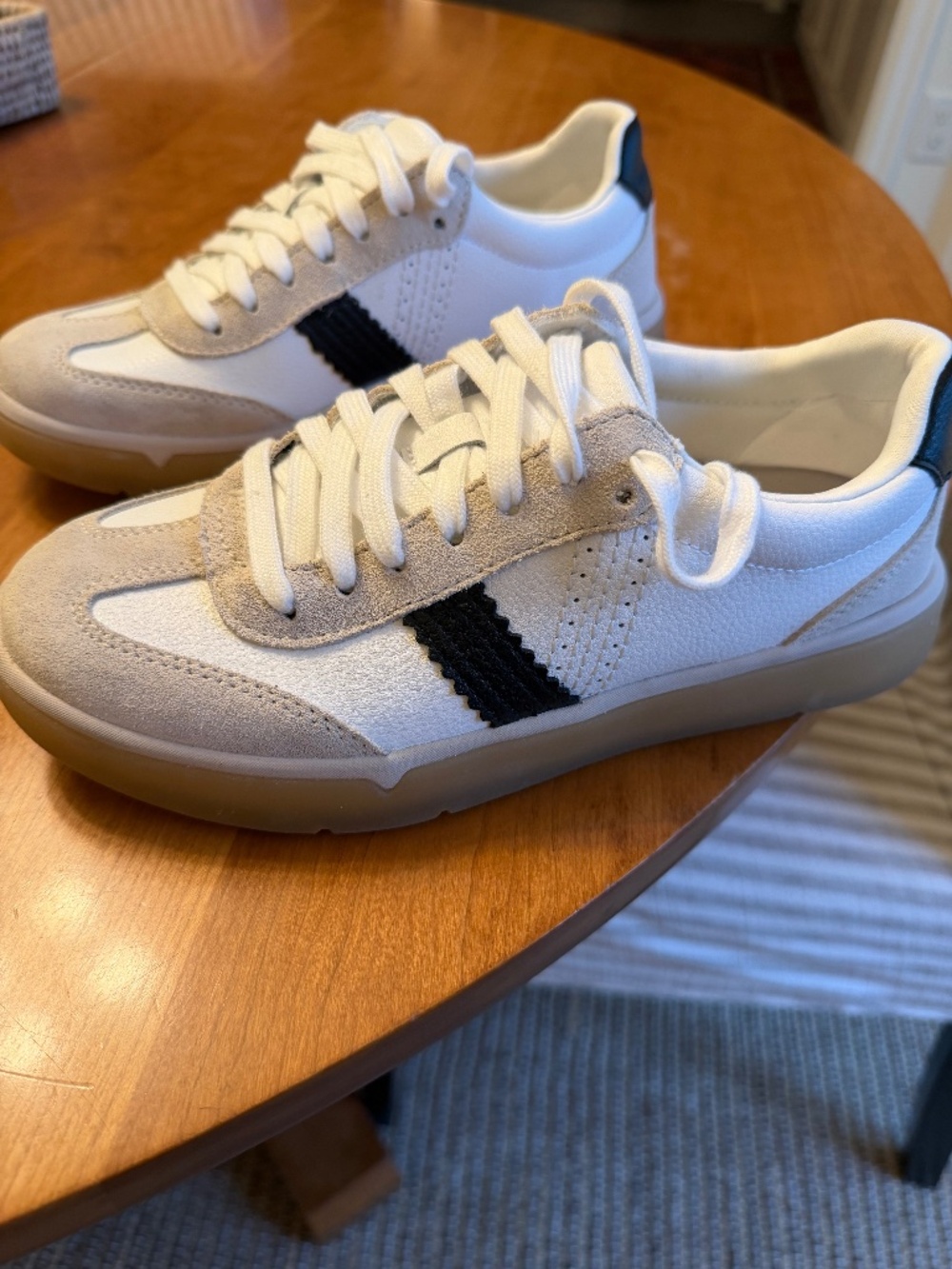 Vionic sneakers